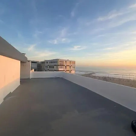 Dreamy Oceanfront Surf Penthouse With Epic Rooftop Apartment Costa da Caparica